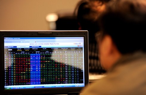 Cổ phiếu ngân hàng ồ ạt giảm sàn, Vn-Index mất gần 13 điểm
